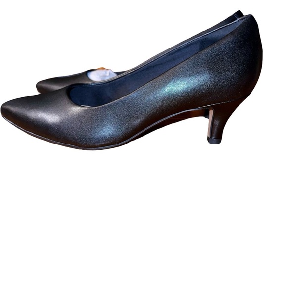 Clark’s Leather pumps size 6.5 - Picture 1 of 6